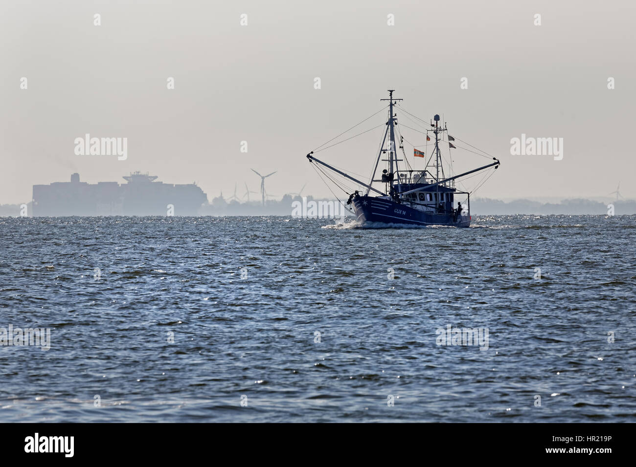 Bateau de crevettes sur l'Elbe, Cuxhaven, Basse-Saxe, Allemagne, Europe Banque D'Images