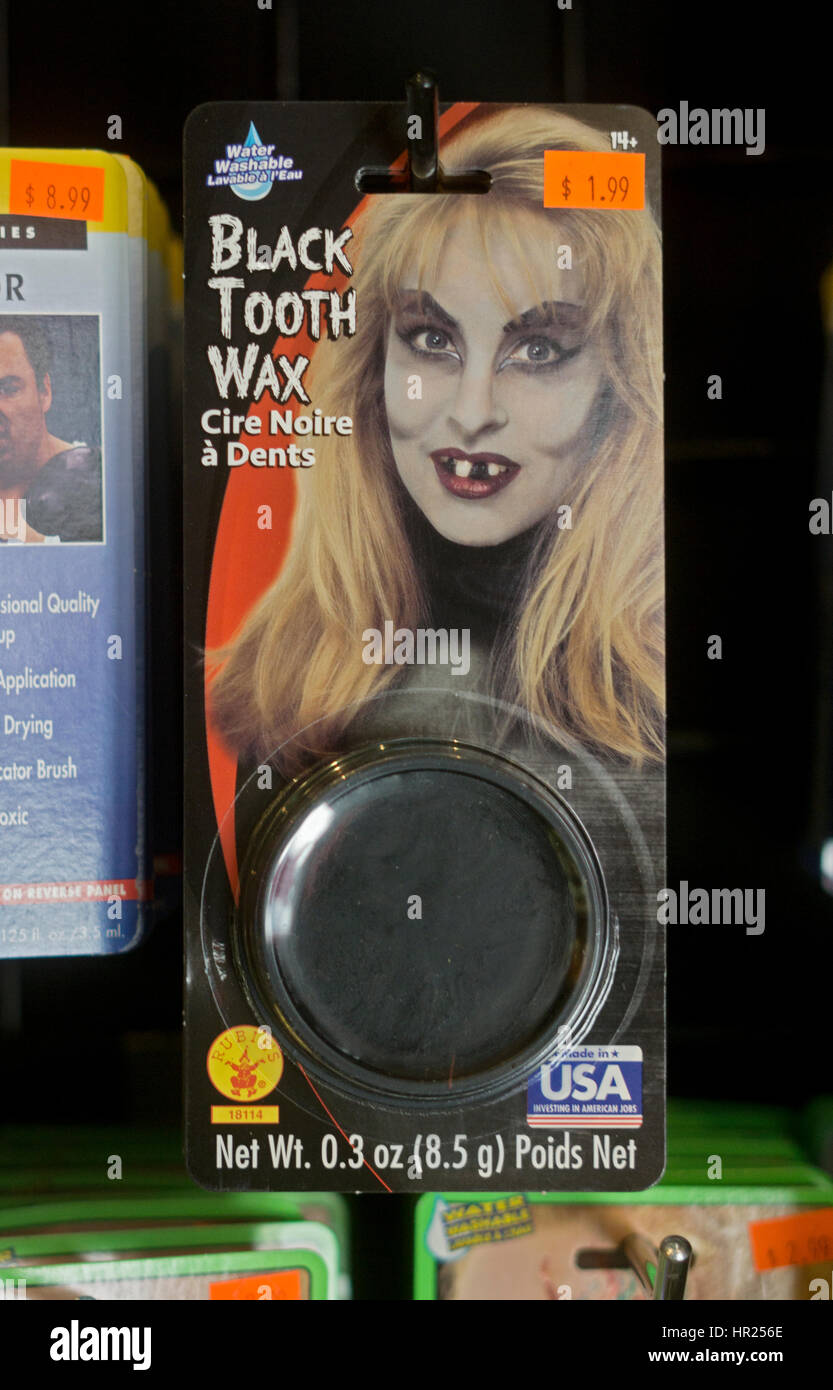 Dent noir Wax a vendu à un magasin de costume à Broadway dans Lower Manhattan, New York City. Banque D'Images