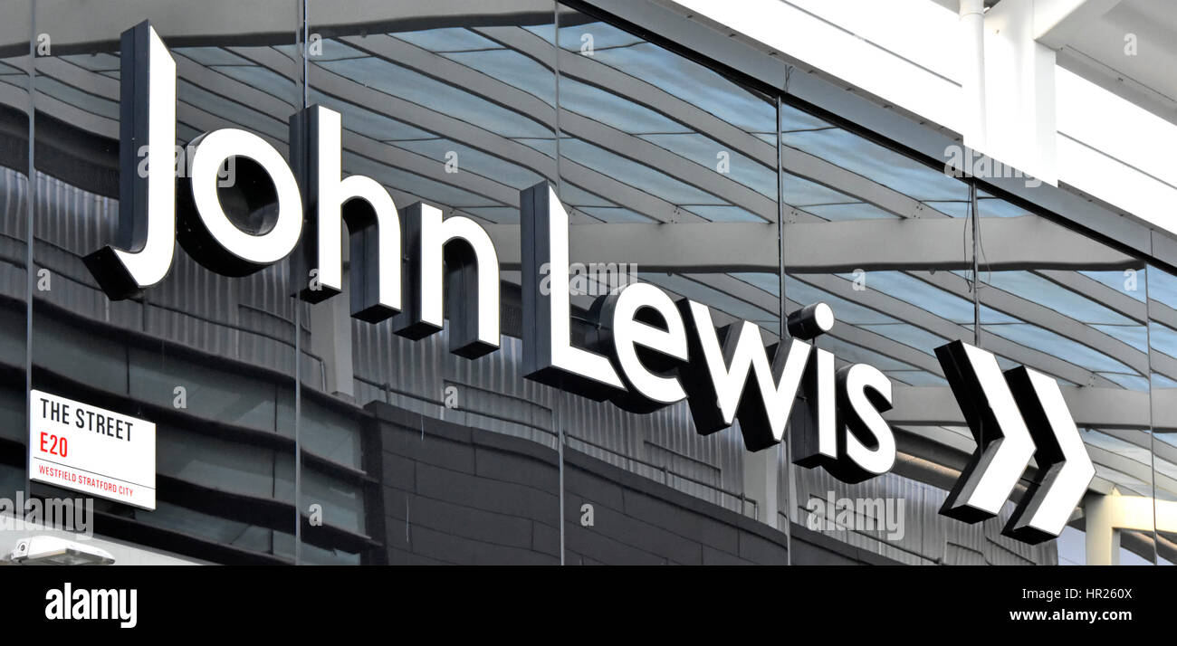 Close up grandes big John Lewis department store direction centre commercial dans le centre commercial Westfield Stratford City East London Banque D'Images