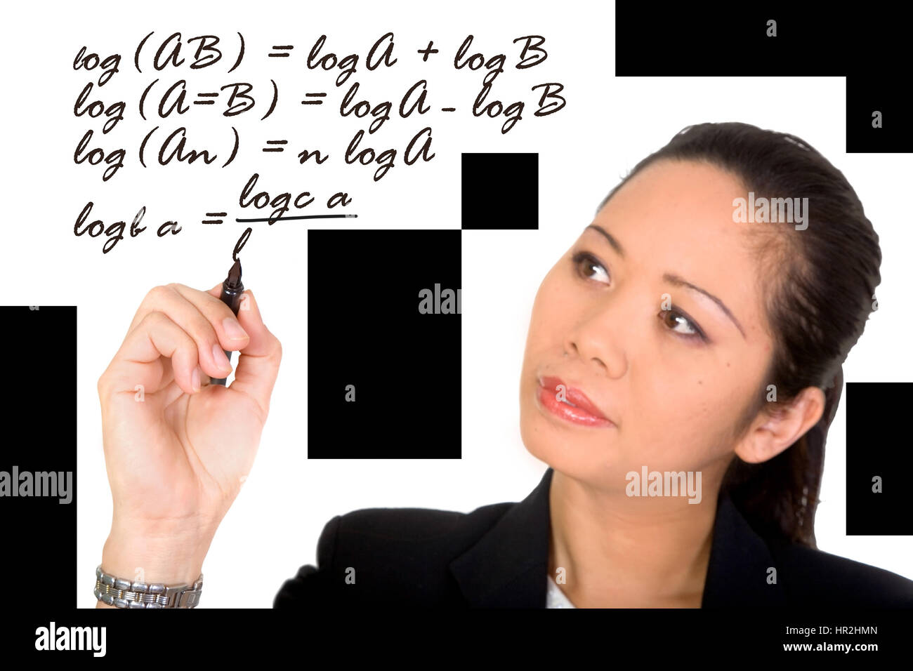 Asian business woman résoudre une formule mathématique Banque D'Images