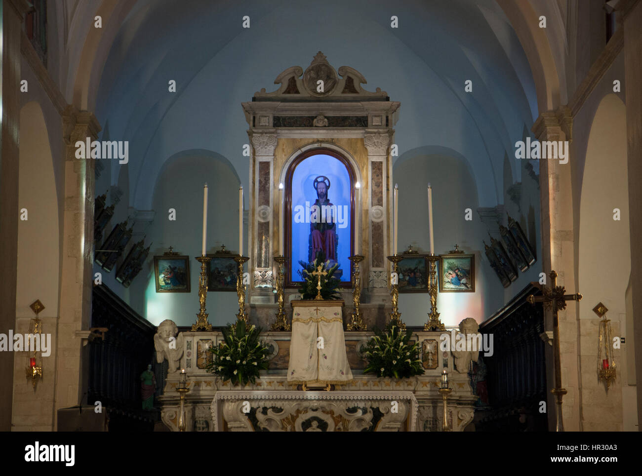 Santuario di San Matteo un San Marco in Lamis, altare maggiore Banque D'Images
