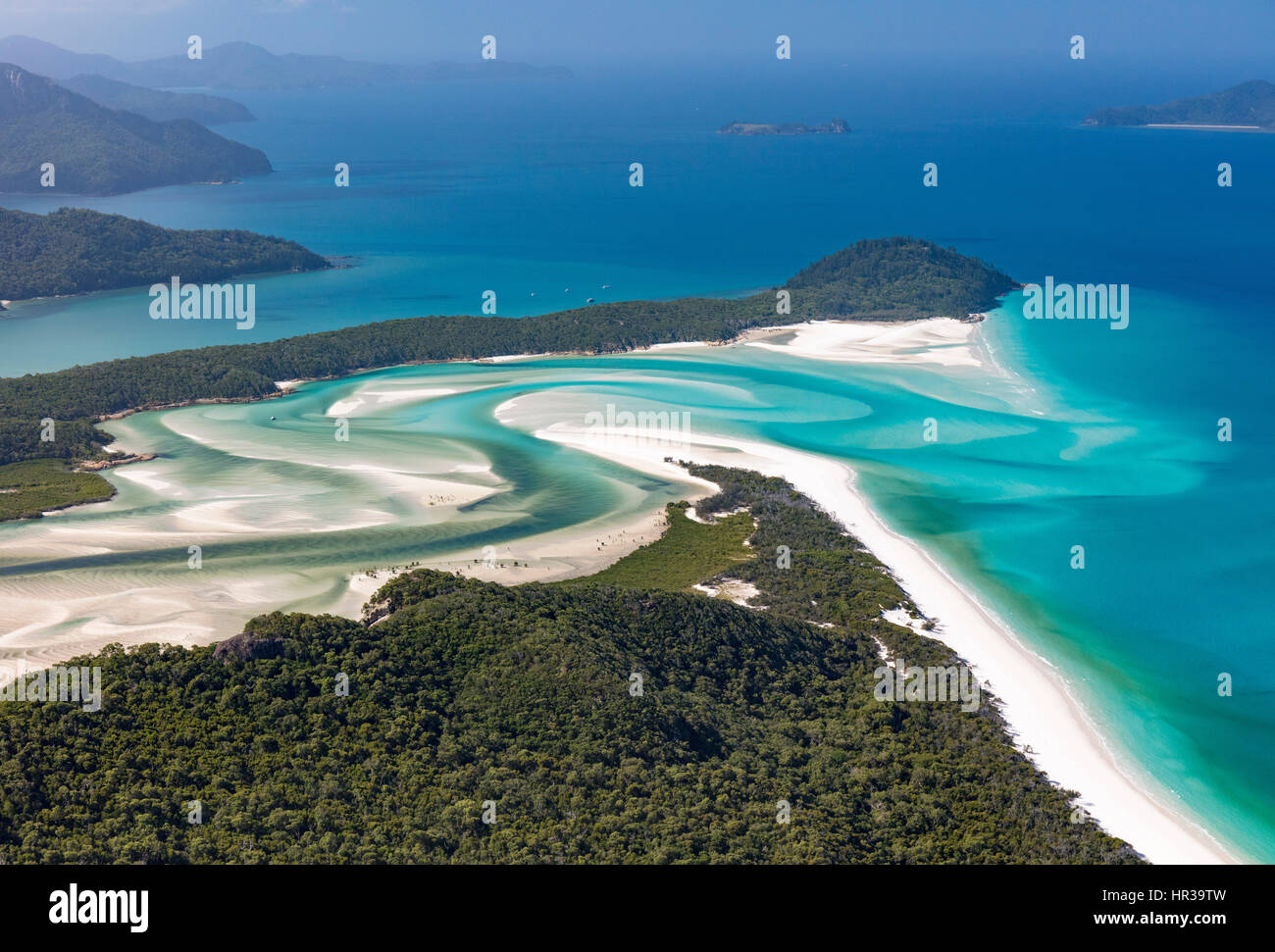 Voir l'aval pour Hill Inlet et Whitehaven Beach, l'île de Whitsunday, Queensland, Australie Banque D'Images