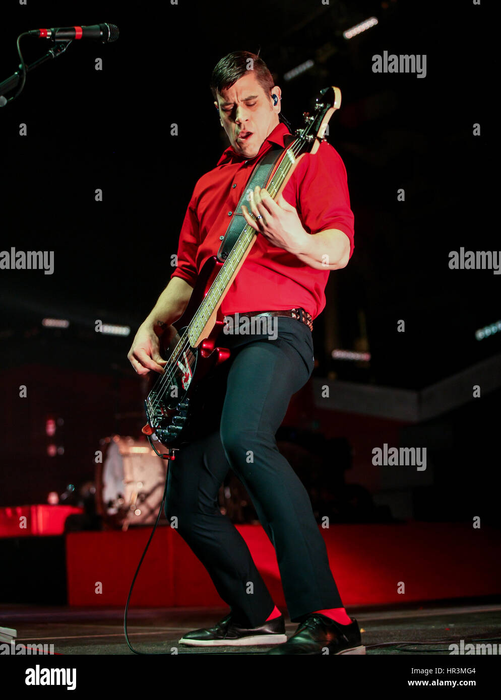 London, Ontario, Canada. 26 février 2017. Billy Talent le bassiste Jon Gallant se produit en concert le 26 février 2017 à London, Ontario, Canada. Credit : Mark Spowart/Alamy Live News Banque D'Images