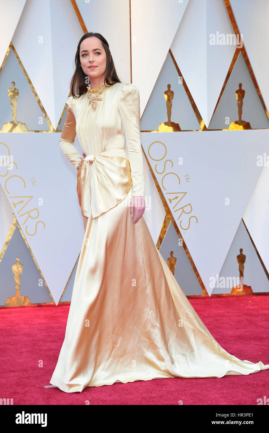 LOS ANGELES, CA - le 26 février : Dakota Johnson à la 89e Academy Awards au Dolby Theatre de Los Angeles, Californie le 26 février 2017. Credit : mpi99/MediaPunch Banque D'Images