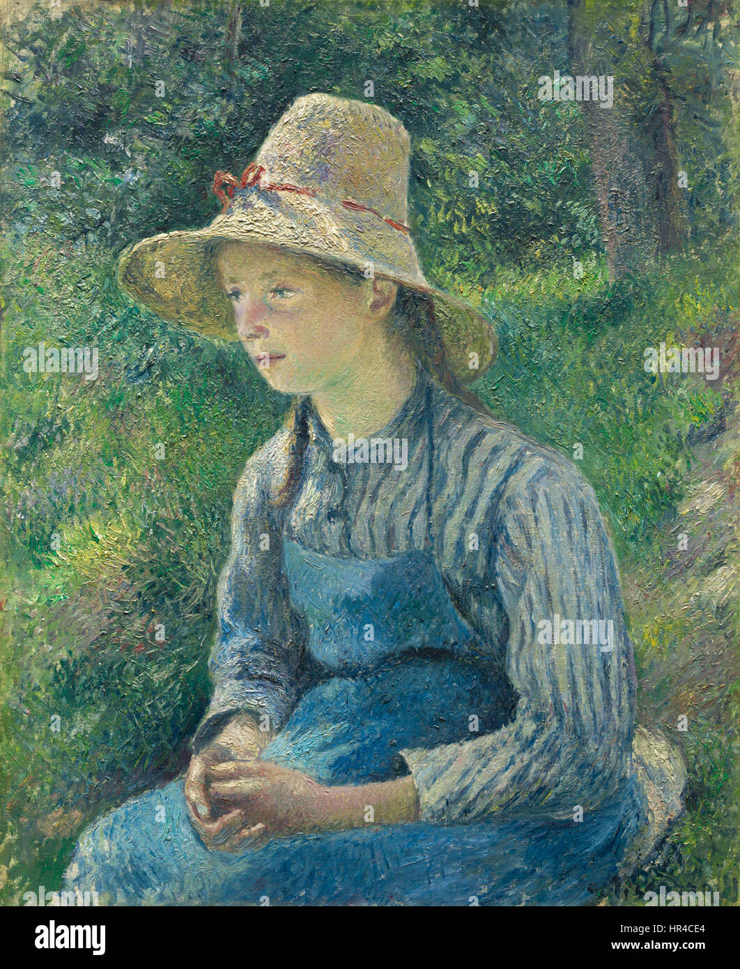'Jeune paysanne au chapeau de paille' (1881) de Camille Pissarro met en scène une jeune paysanne portant un chapeau de paille. La peinture reflète le style impressionniste de Pissarro, avec des coups de pinceau doux et un accent mis sur la lumière naturelle et la couleur. Banque D'Images
