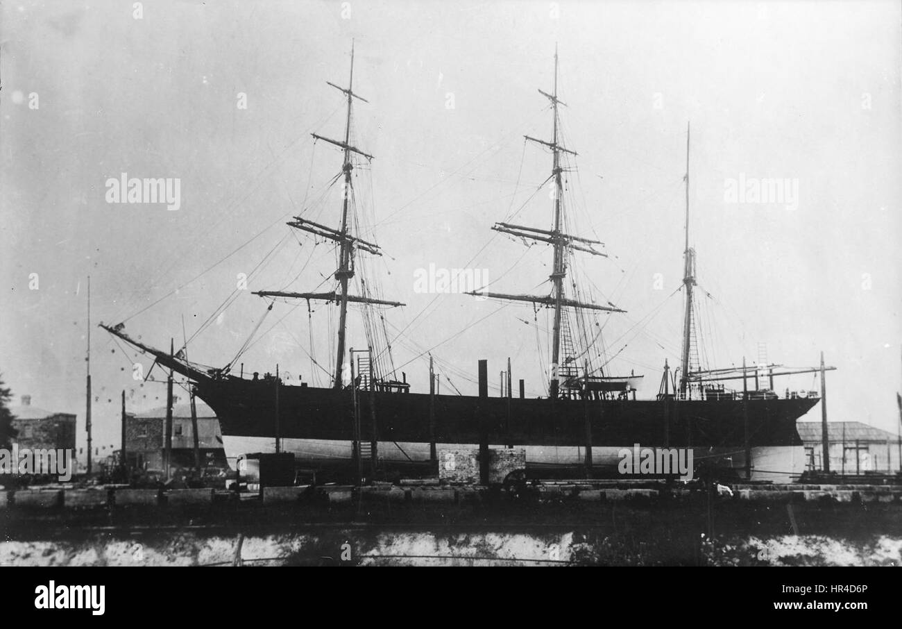 L'Otago, un navire construit en 1869, est représenté dans cette peinture maritime historique. L'œuvre met en évidence la conception du navire et son rôle dans l'histoire maritime, soulignant l'importance des navires de guerre au XIXe siècle. Banque D'Images