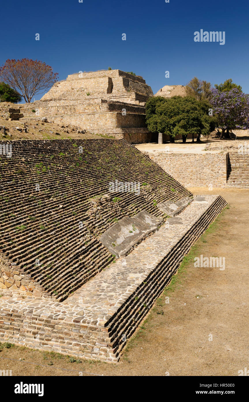 Mexique, cité maya ruins in Monte Alban près de la ville d'Oaxaca. La photo présente ball Banque D'Images