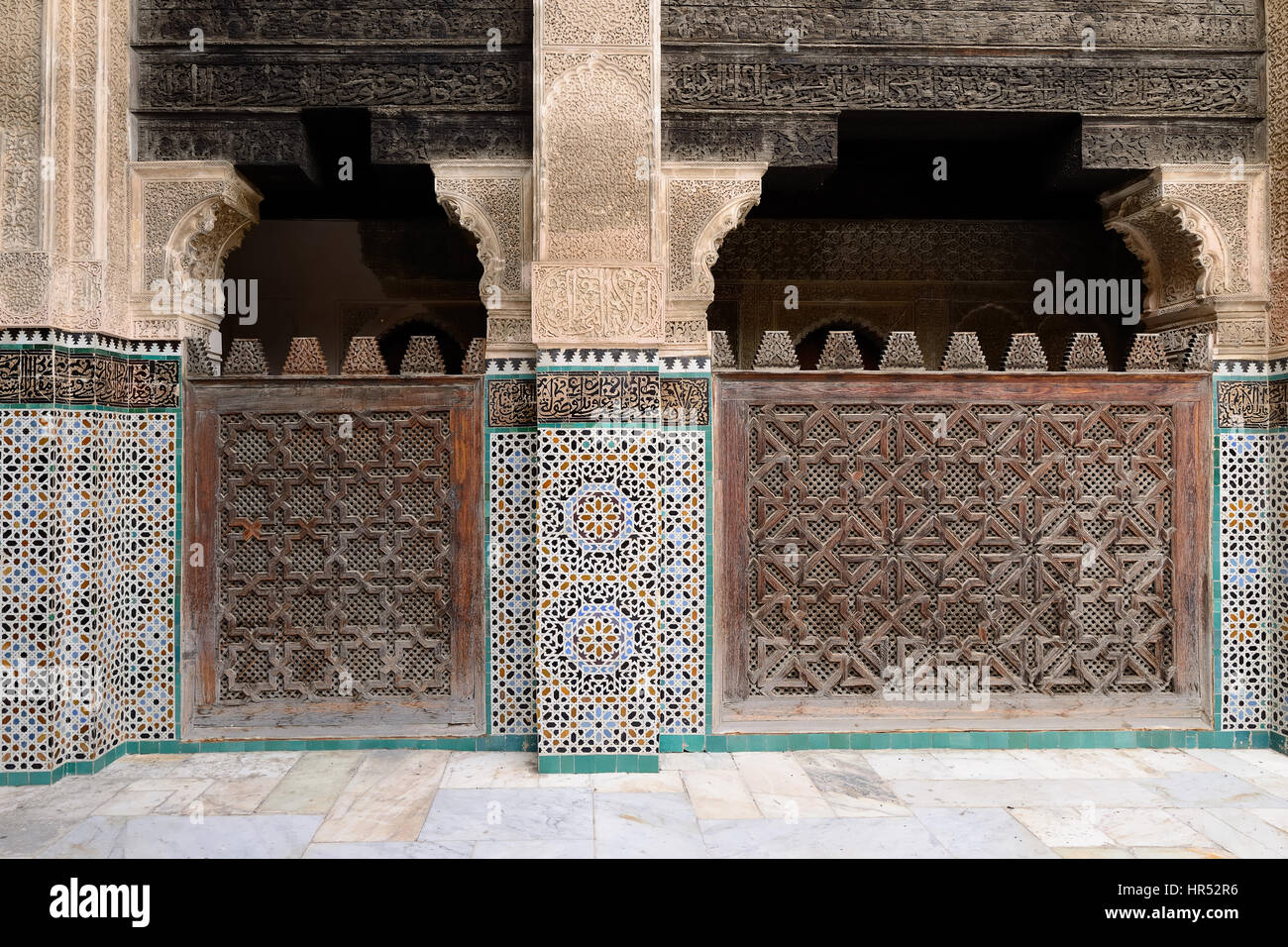 Fes, MAROC - 30 NOVEMBRE : l'intérieur de la Madrasa Bou. Fez le 30 novembre, 2015 Banque D'Images