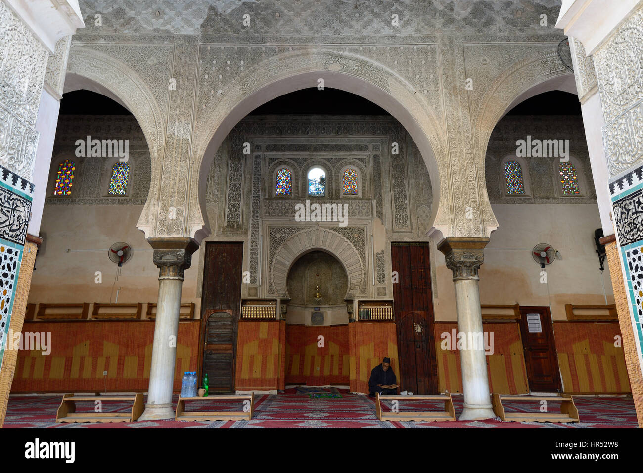 Fes, MAROC - 30 NOVEMBRE : l'intérieur de la Madrasa Bou. Fez le 30 novembre, 2015 Banque D'Images