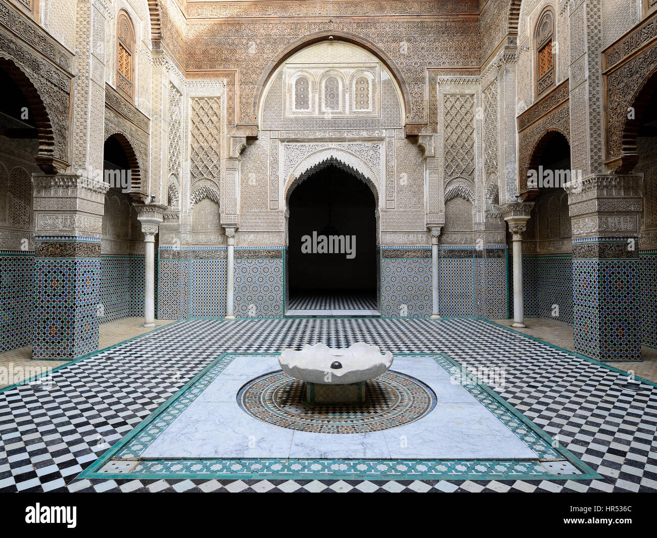 Fes, MAROC - 30 NOVEMBRE : l'intérieur de la mosquée Al-Qarawiyyin. Fez le 30 novembre, 2015 Banque D'Images