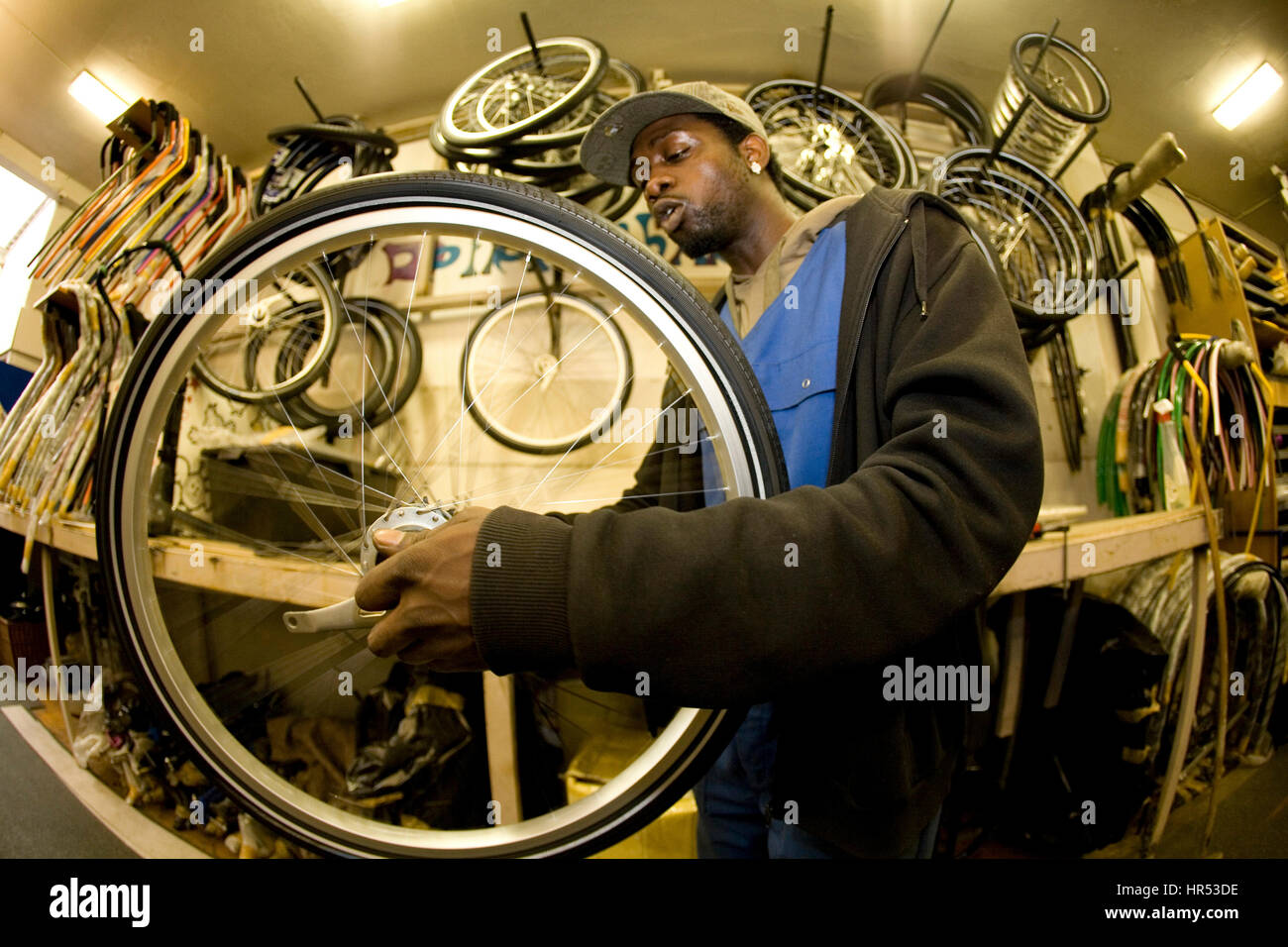 Atelier de réparation de vélos à Amsterdam Banque D'Images