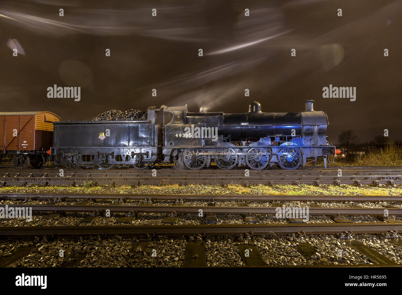 Des prises de nuit de locomotives à vapeur au siège de l'enterrer East Lancashire Railway. nightshoot LNWR survivant seule 0-8-0, classe G2 Super [ou "D" Banque D'Images