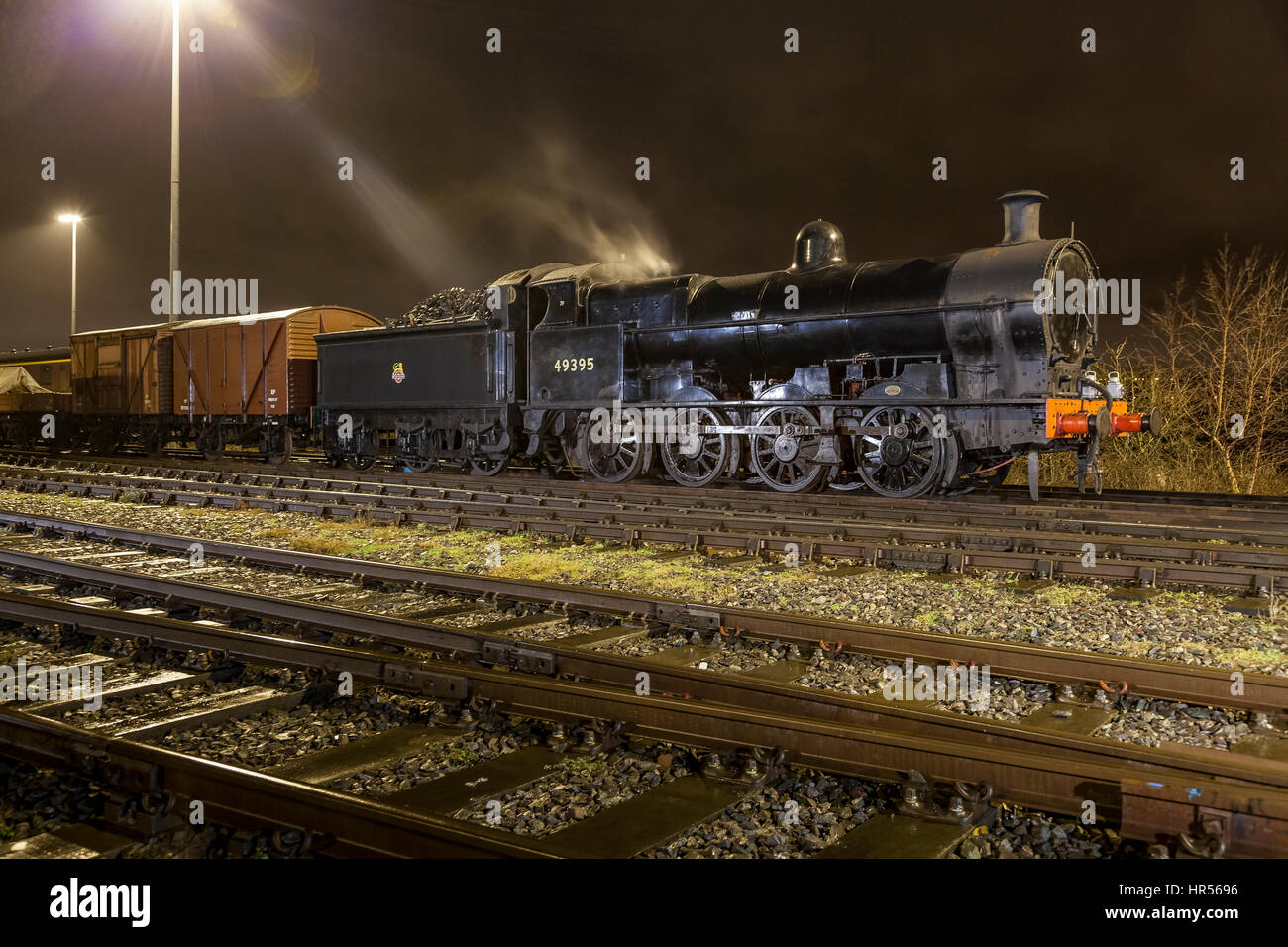 Des prises de nuit de locomotives à vapeur au siège de l'enterrer East Lancashire Railway. nightshoot LNWR survivant seule 0-8-0, classe G2 Super [ou "D" Banque D'Images