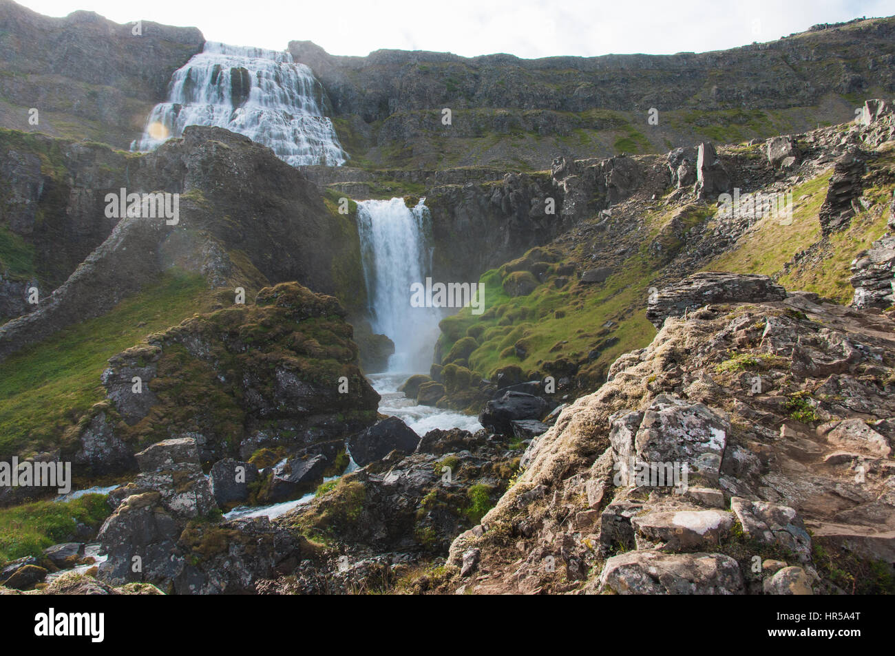 Plusieurs cascades sur terrain rocheux en Islande (Dynjandi) Banque D'Images