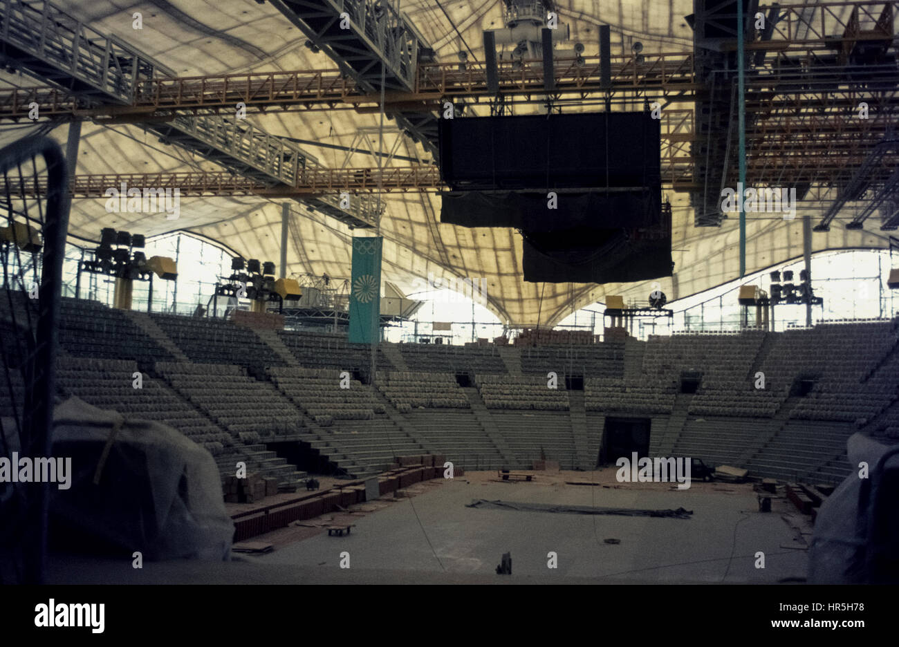 Münchner Olympiahalle, kurz vor der Fertigstellung. Le Parc olympique de Munich en construction. La Halle olympique juste avant l'achèvement en 1972. Banque D'Images