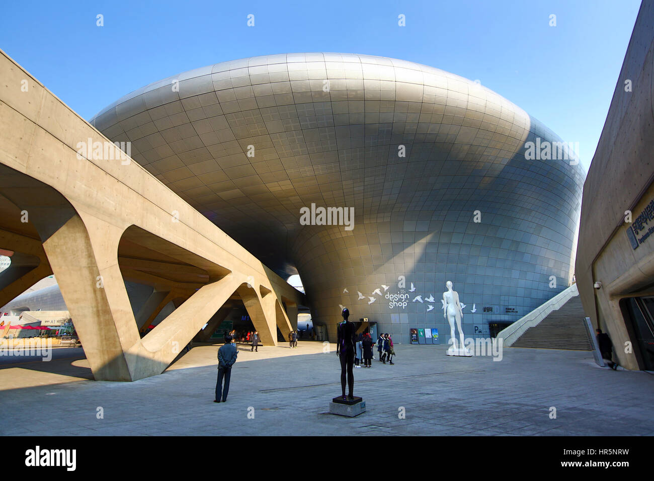 L'architecture moderne de la conception de Dongdaemun Plaza et le parc culturel (DDP) à Séoul, Corée Banque D'Images