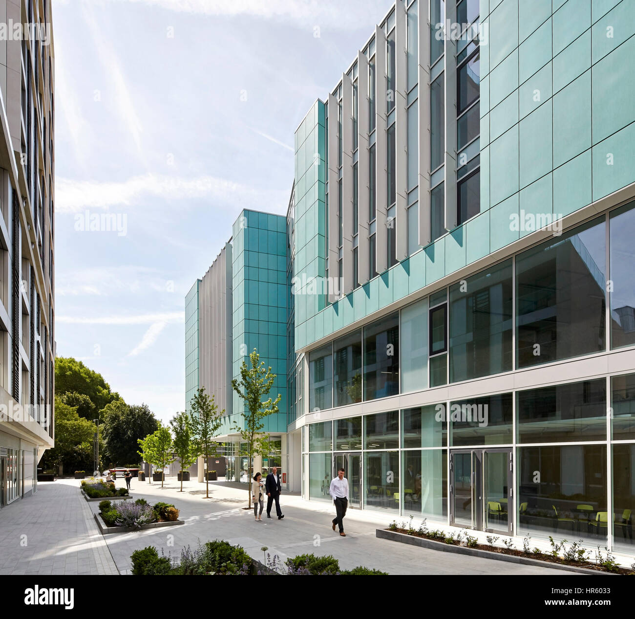 Passage allées paysagers nouveau complexe. Schéma de Wandsworth, Londres, Royaume-Uni. Architecte : Rolfe Judd Ltd, 2015. Banque D'Images