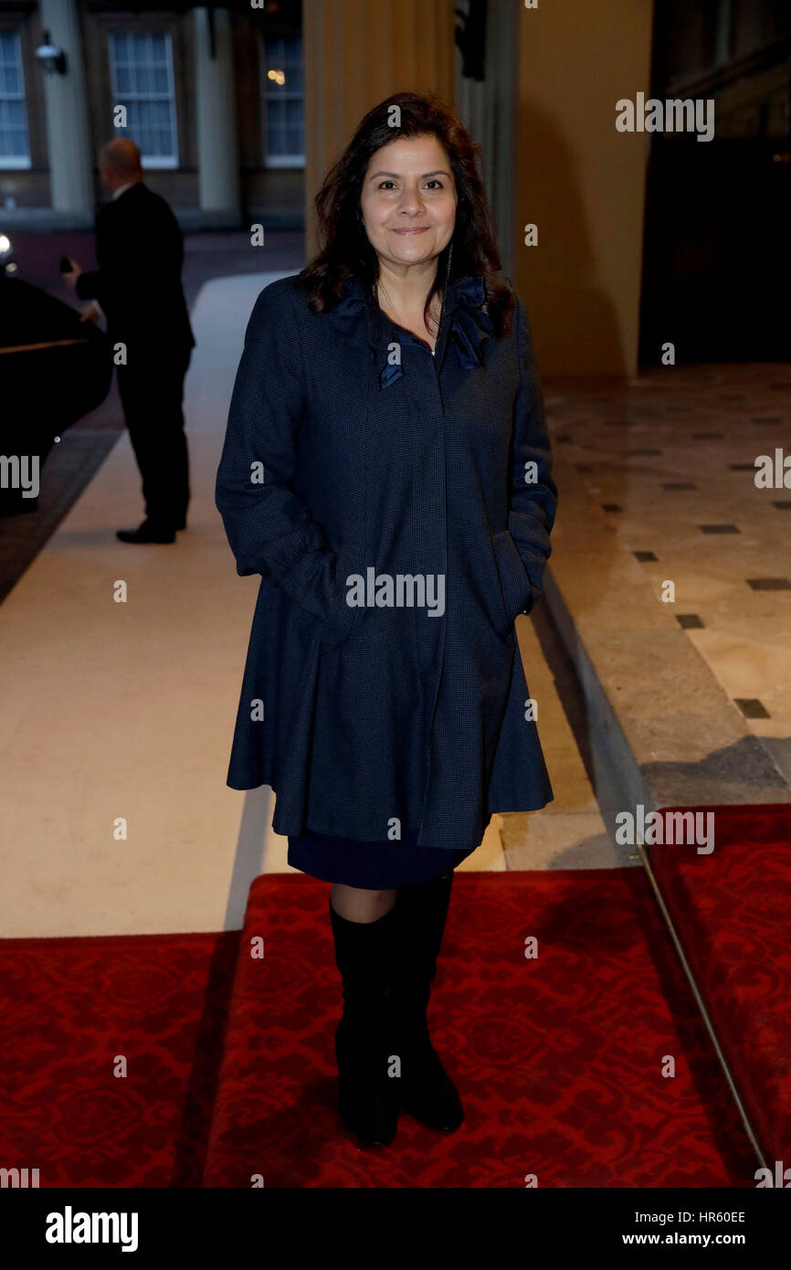 L'actrice britannique né en Inde Nina Wadia arrive la grande entrée du palais de Buckingham pour une réception à l'occasion du lancement de l'UK-Inde Année de la Culture 2017. Banque D'Images