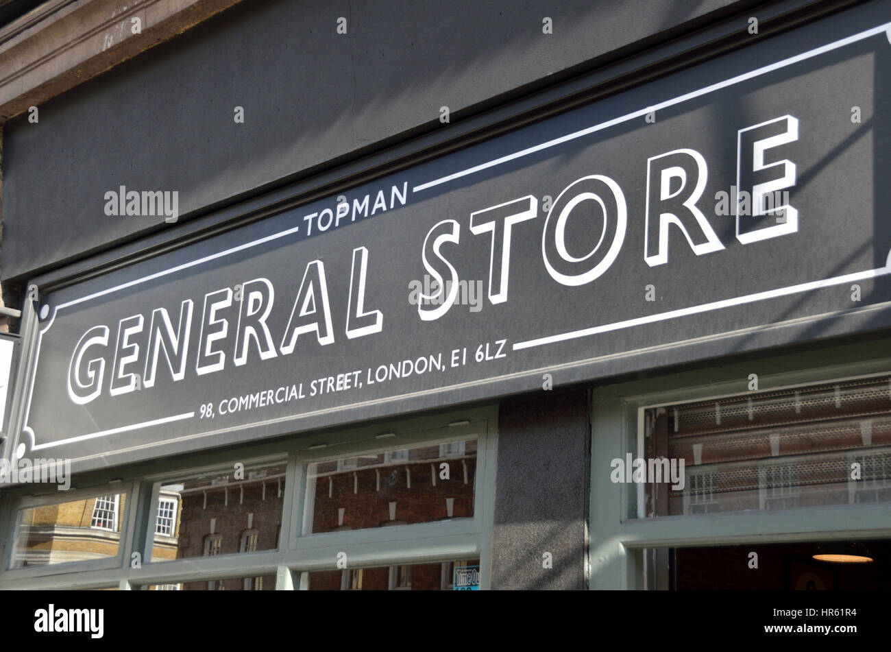Magasin général Topman sign in Commercial Street, London, UK. Banque D'Images