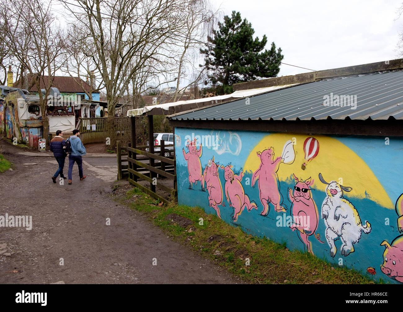 Une fresque d'animaux colorés au St Werburgh's City Farm à Bristol, Royaume Uni Banque D'Images