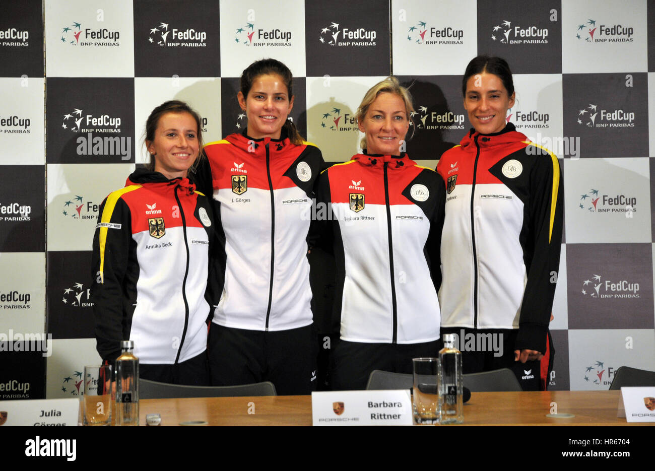 CLUJ-NAPOCA, Roumanie - 13 avril 2016 : l'équipe de tennis des femmes de l'Allemagne pose au cours de la conférence de presse avant de Tennis Fed Cup par BNP Paribas World Banque D'Images