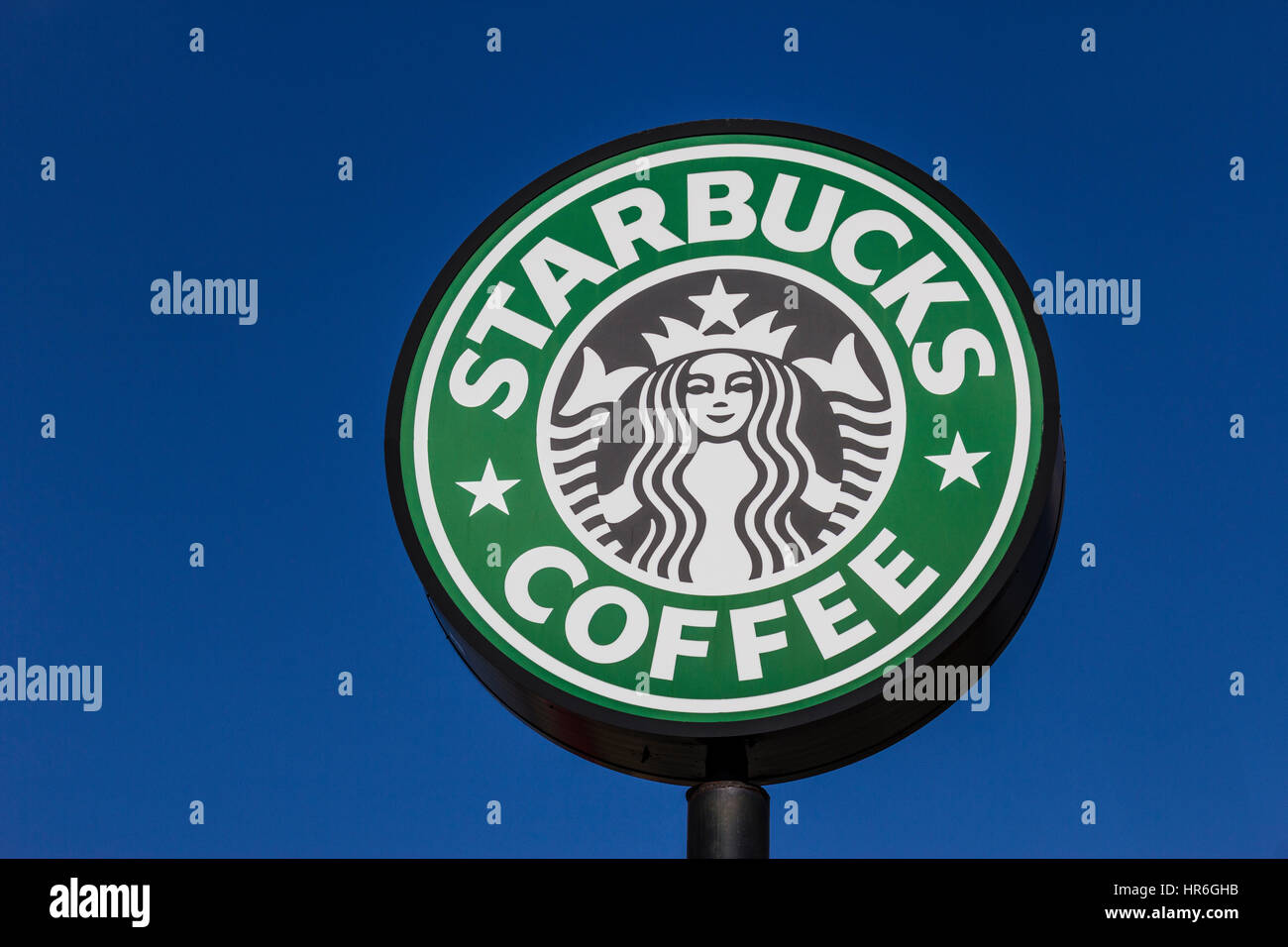 Indianapolis - Circa 2017 Février : Détail Starbucks Coffee Store. Starbucks est une chaîne de café au détail XI Banque D'Images