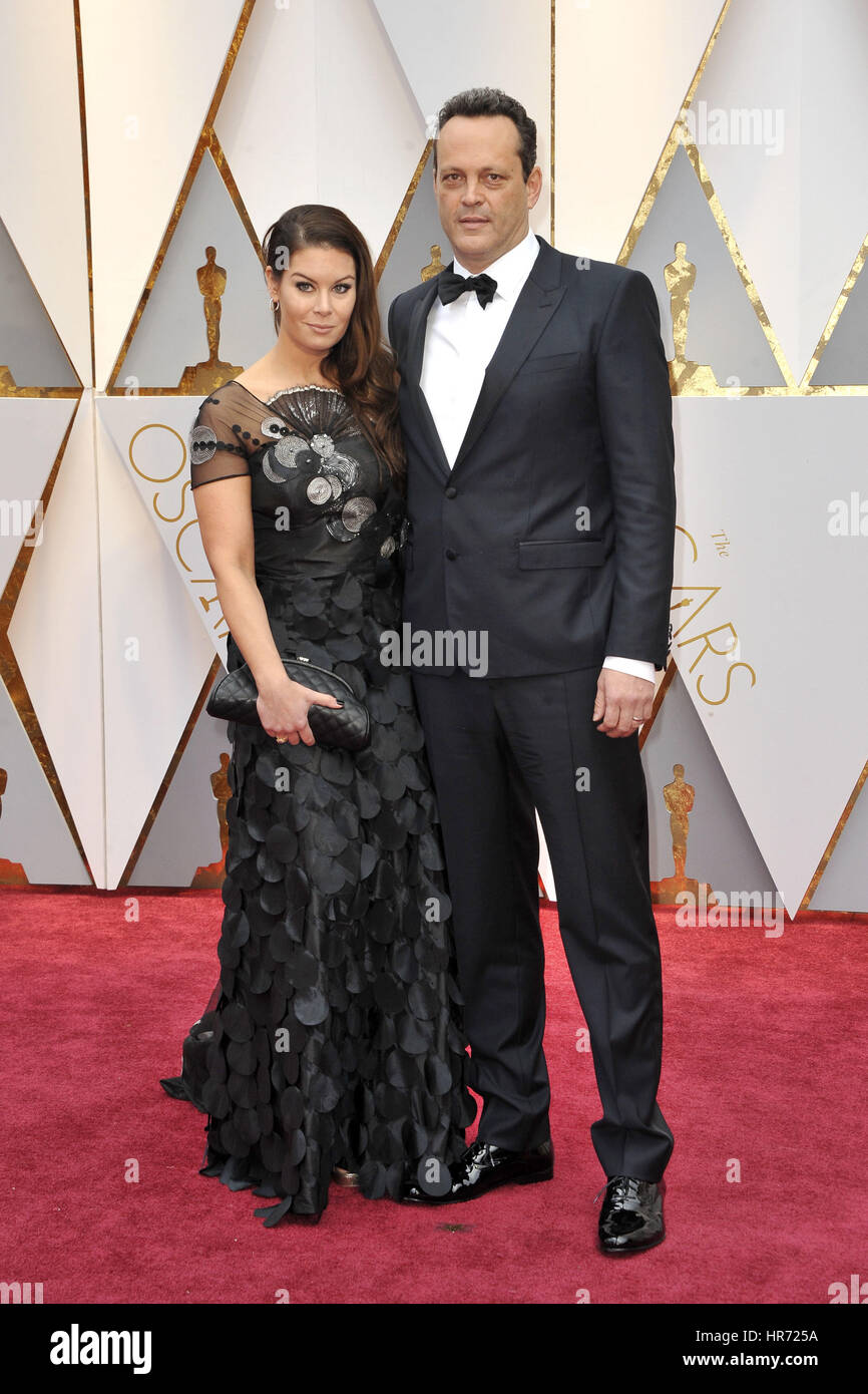 Hollywood, Californie. Feb 26, 2017. Vince Vaughn et sa femme Kyla Weber assister à la 89e annuelle des Academy Awards à Hollywood & Highland Center le 26 février 2017 à Hollywood, Californie. | Verwendung weltweit/alliance photo Credit : dpa/Alamy Live News Banque D'Images