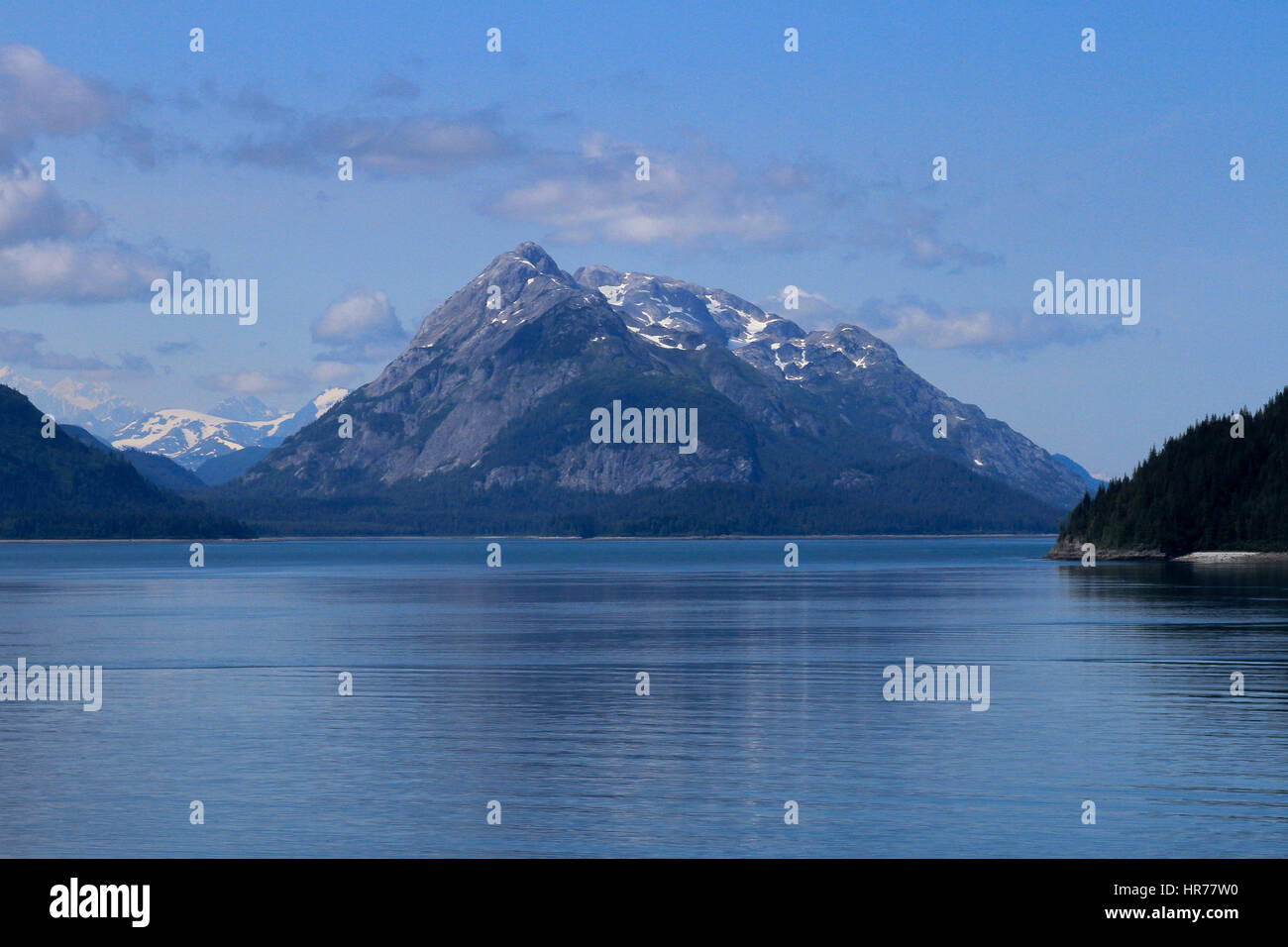 Beau paysage de l'Alaska avec des montagnes et des eaux Banque D'Images