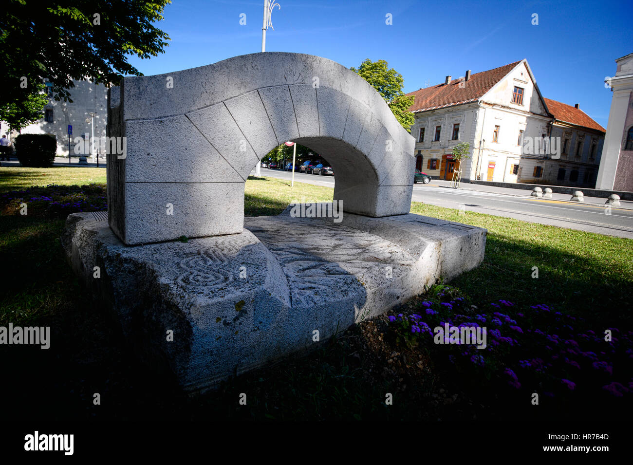 Modèle Mini Pont de pierre (illustration) sur le côté de la route dans le centre-ville de Metz Banque D'Images