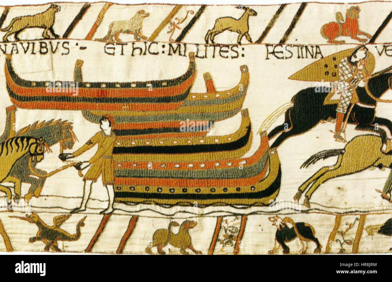 La tapisserie de Bayeux, tissu brodé créé au XIe siècle, illustre les événements qui ont conduit à la conquête normande de l'Angleterre. Cette section détaillée décrit des scènes de bataille et la préparation à la guerre. Banque D'Images