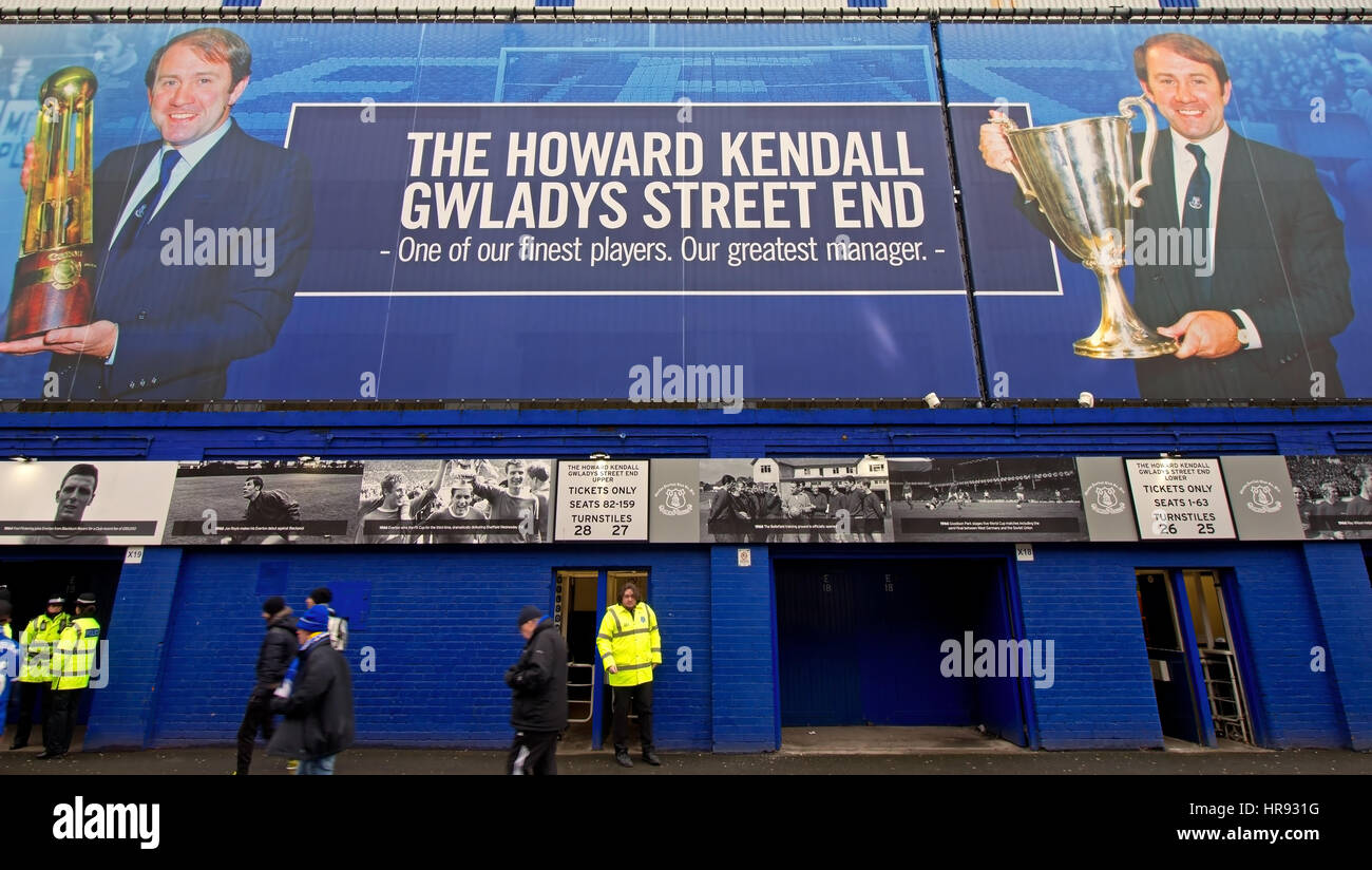 Fresque géante de Howard Kendall l'ancien joueur d'Everton et manager à la fin de la rue du club de football Everton stadium à Liverpool UK Banque D'Images