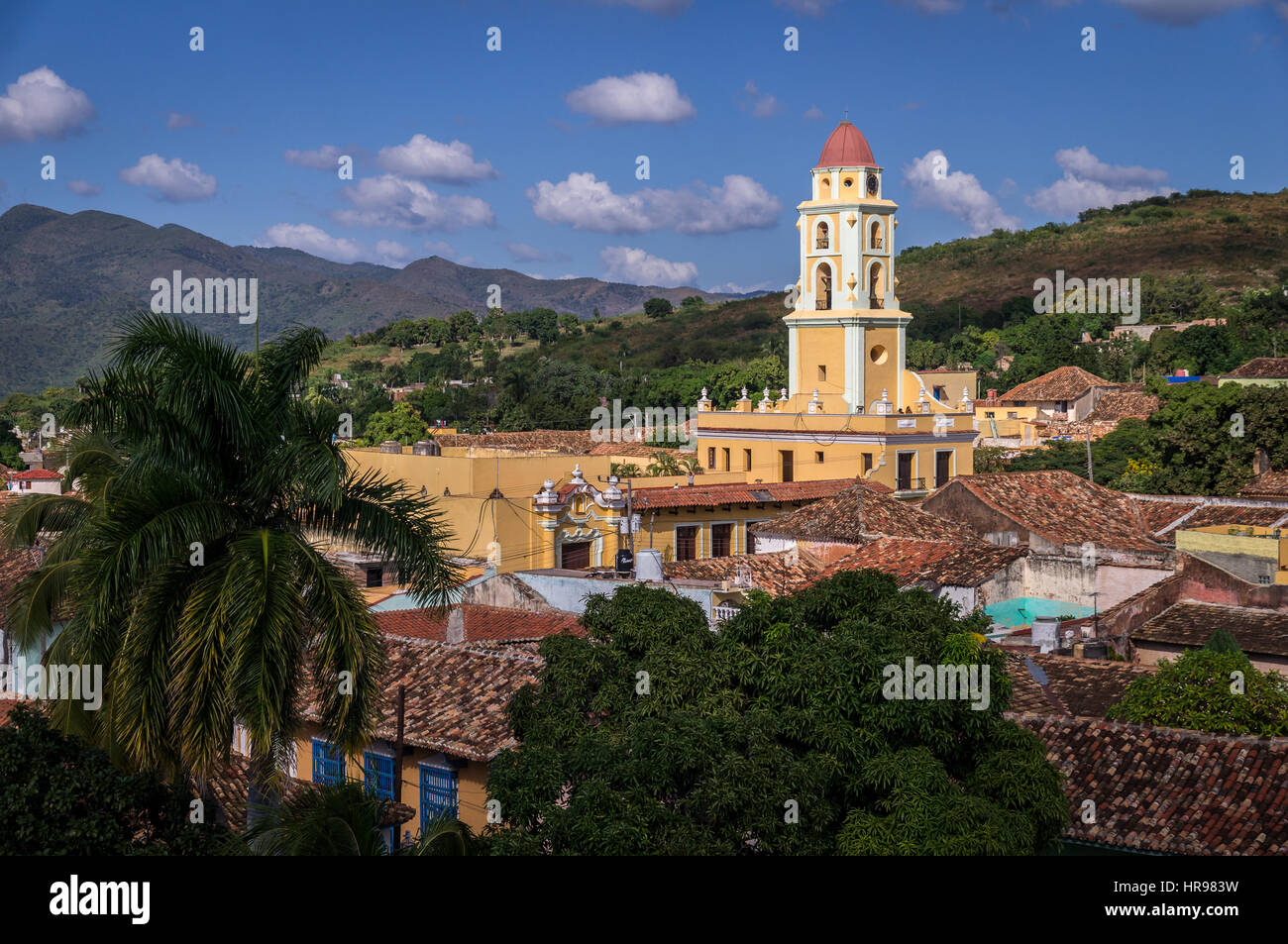 Vue sur le clocher de la Trinité, l'architecture et du paysage cubain colonibal Banque D'Images