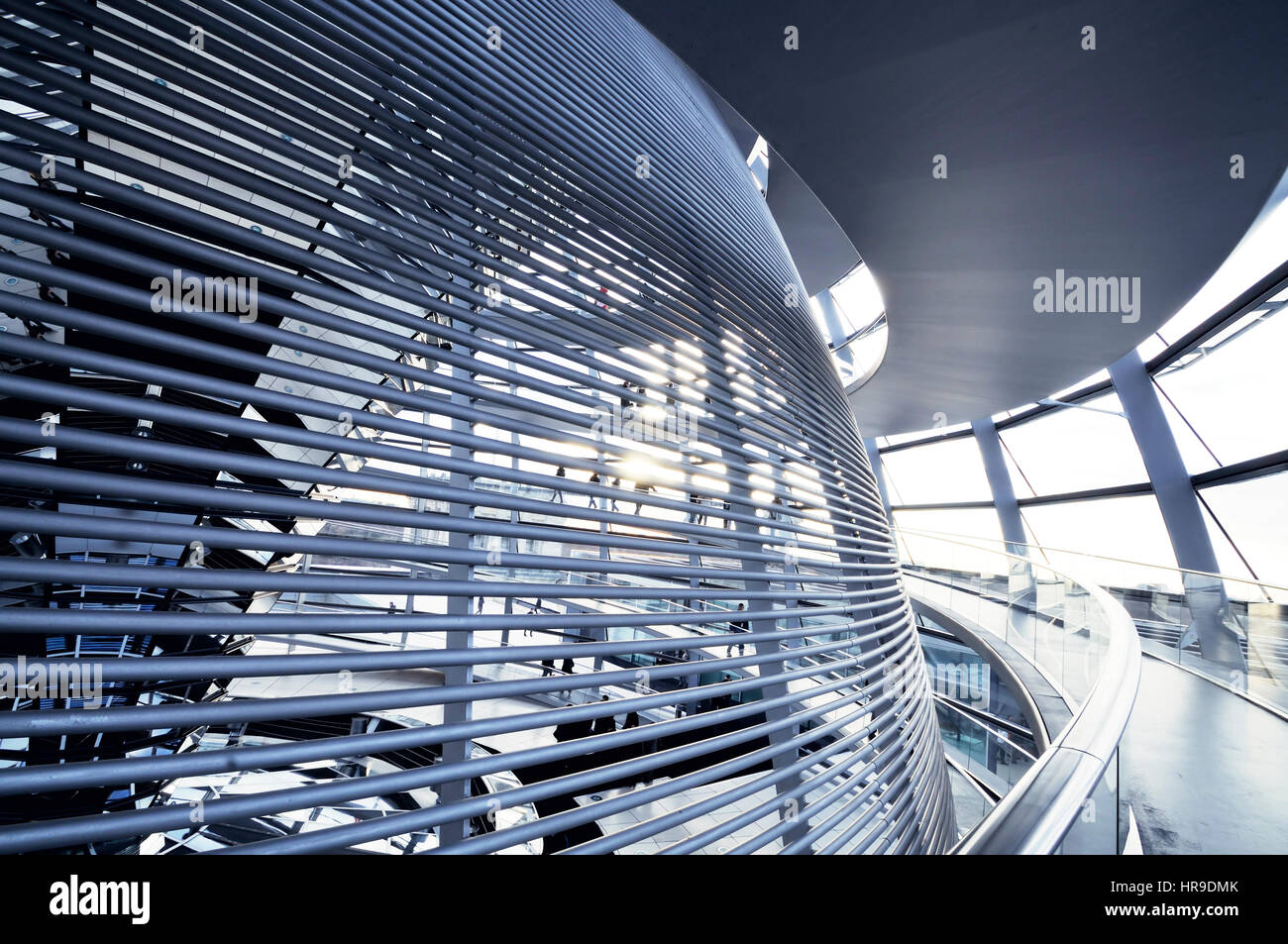 BERLIN, ALLEMAGNE - le 9 novembre : coupole du Reichstag le 9 novembre 2009 à Berlin, Allemagne. La coupole du Reichstag est un dôme en verre construit sur le dessus de Banque D'Images
