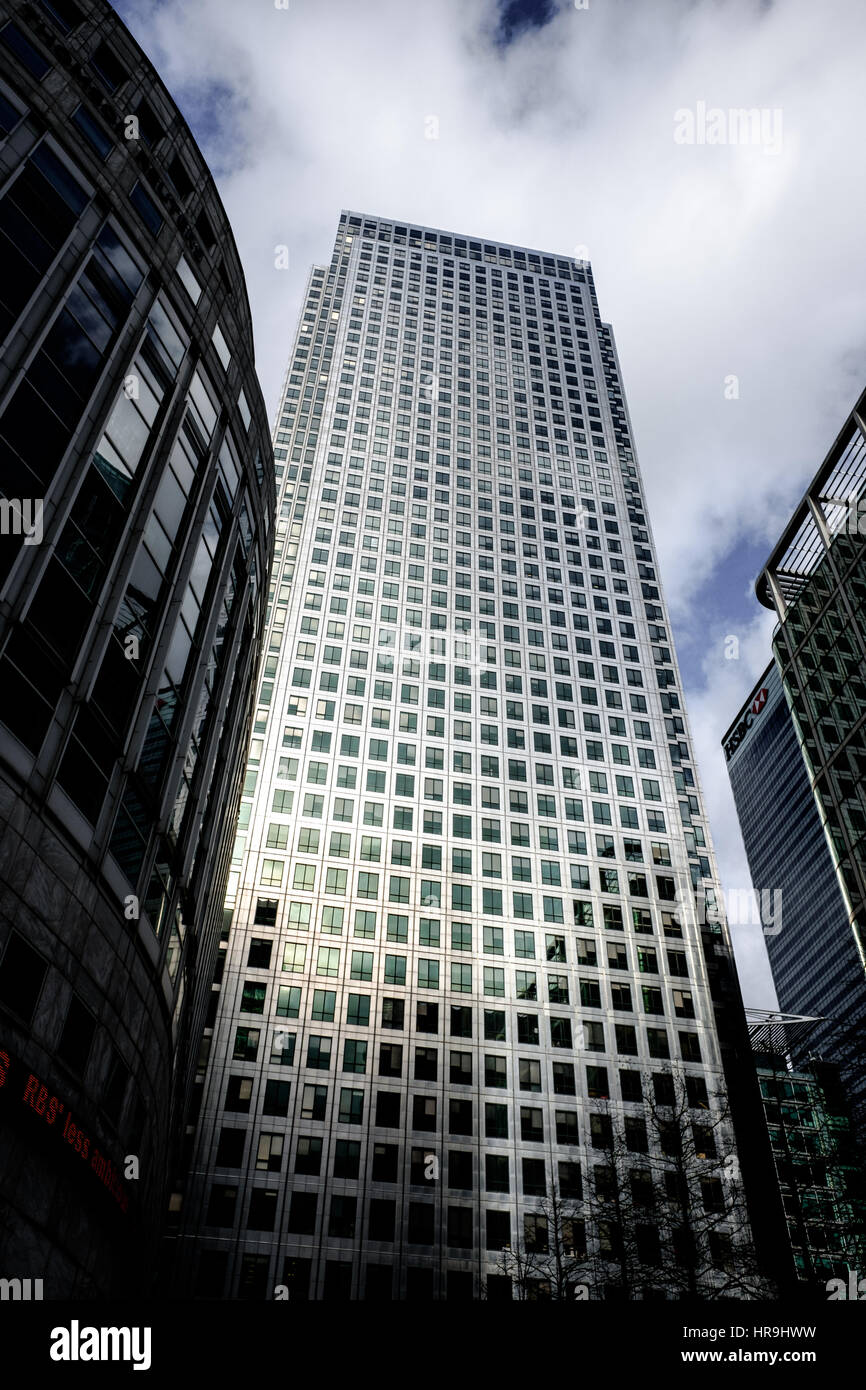 1 Canada Square, Canary Wharf, à Londres, l'une des deux centres financiers. Banque D'Images