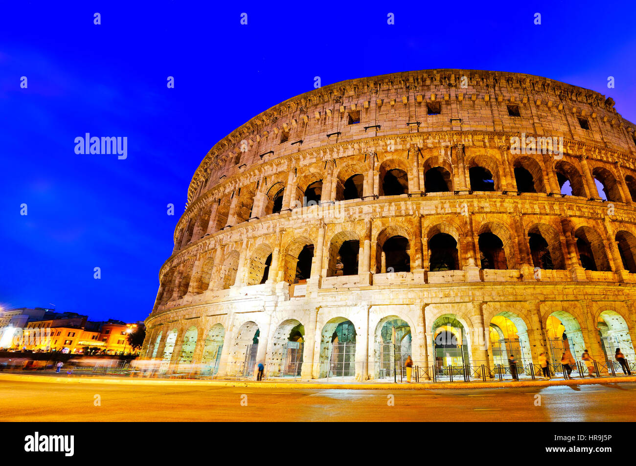 Vue sur le Colisée de nuit à Rome, Italie Banque D'Images