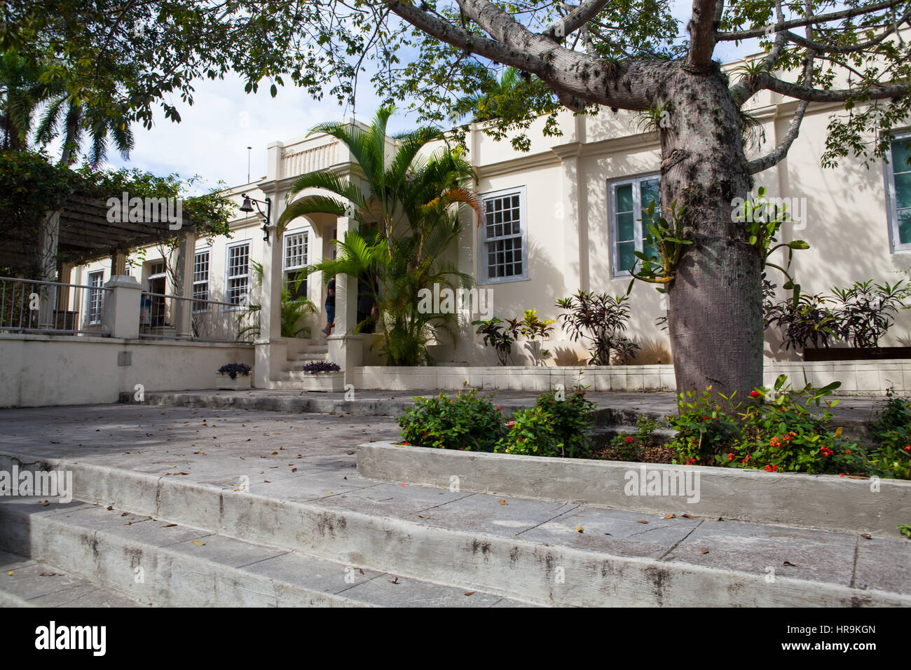 La Havane, Cuba - février 2,2017 : Finca Vigia où Ernest Hemingway a vécu de 1939 à 1960.De l'arrière de la véranda et une tour adjacente a Banque D'Images