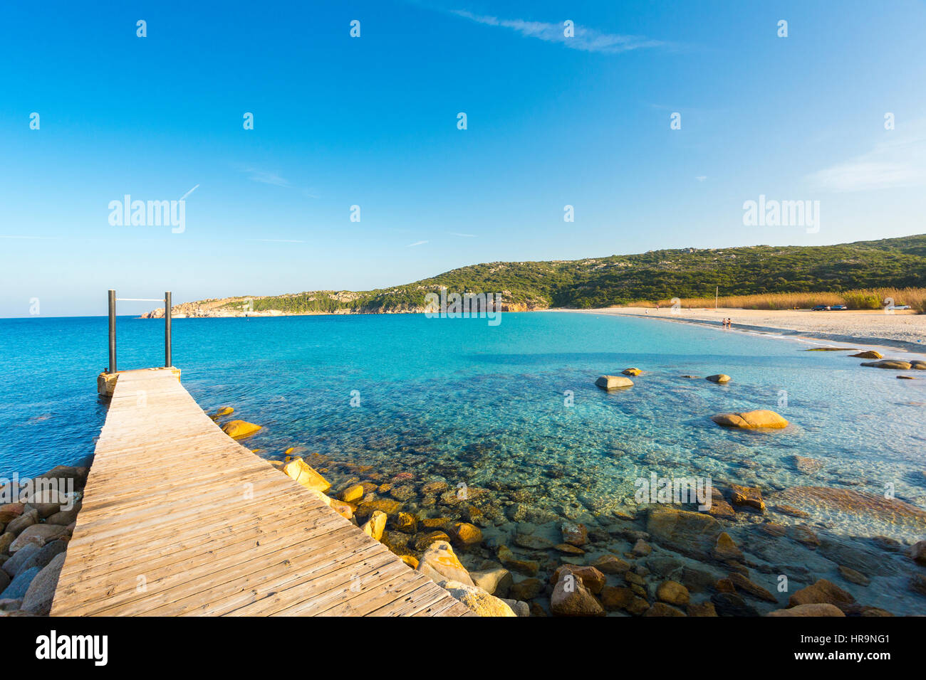 Jetée en bois à la Marmorada beach près de Santa Teresa di Gallura, Castelsardo, Sardaigne, Italie Banque D'Images