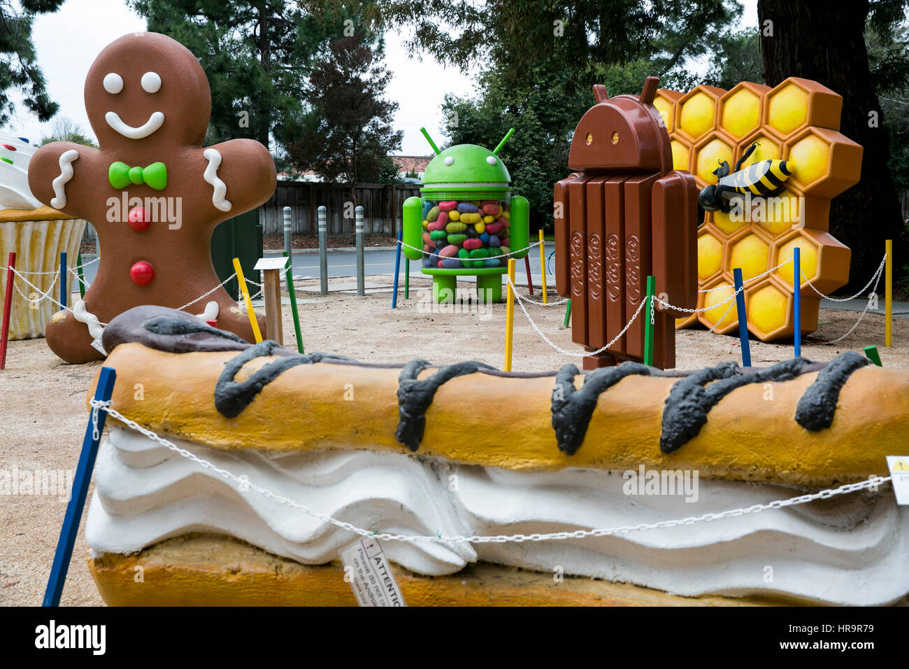 Un jardin plein de statues du système d'exploitation Android de Google à Mountain View, Californie, le 18 février 2017. Banque D'Images