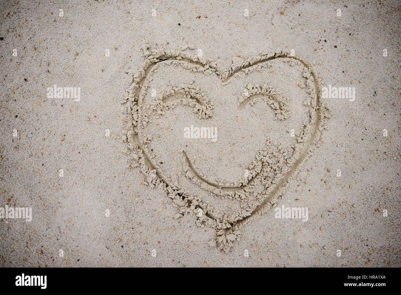 Cœur Dessiné Sur La Plage De Sable Le Symbole De Coeur Sur