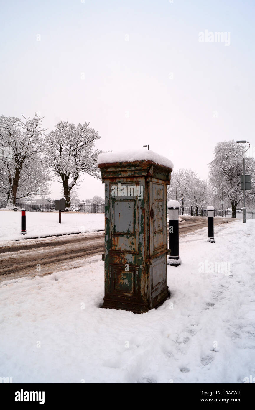 Téléphone enneigées fort Strathaven dans la neige avec des arbres en arrière-plan Banque D'Images