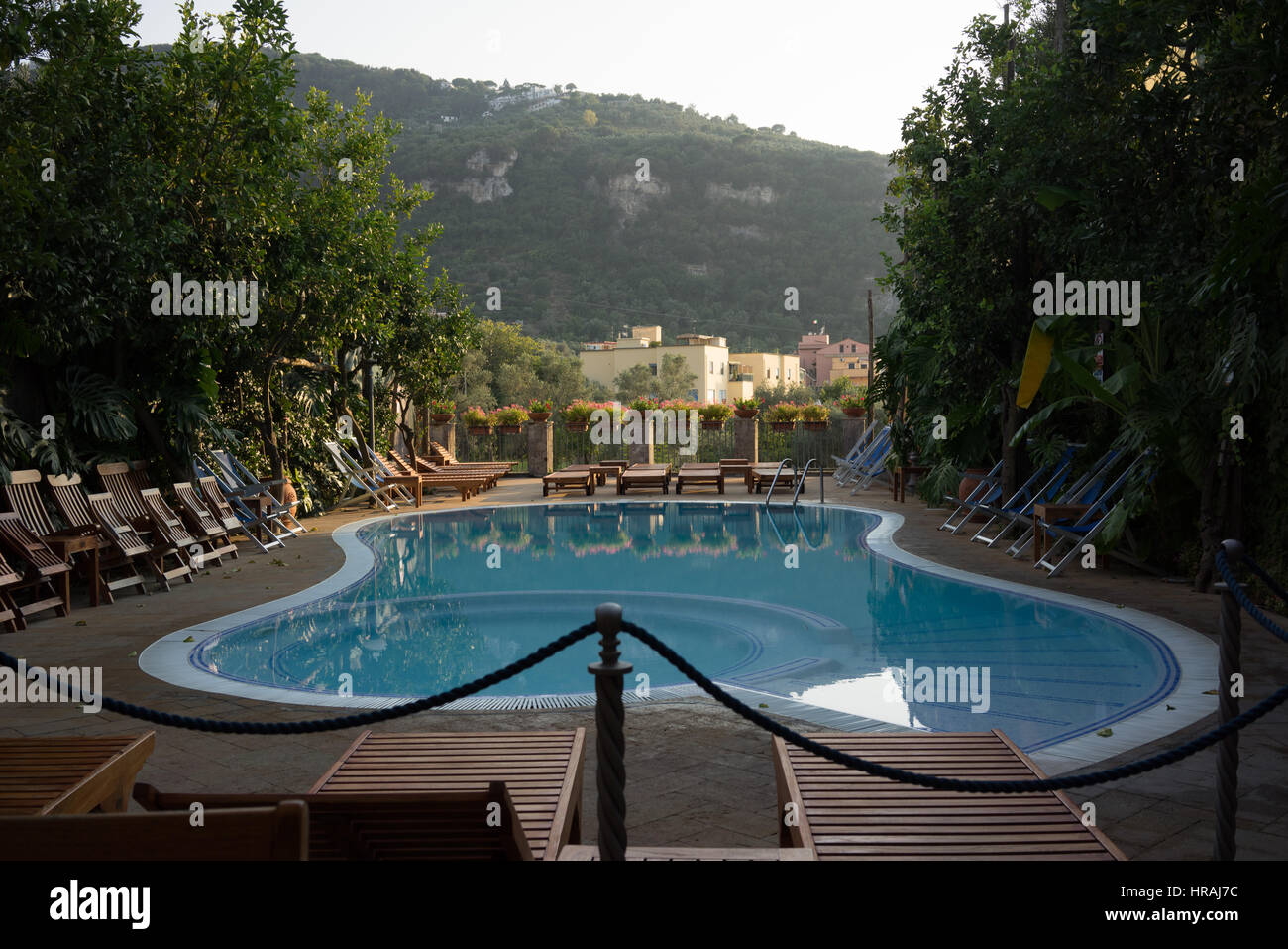 Vue sur la piscine en Italie Banque D'Images