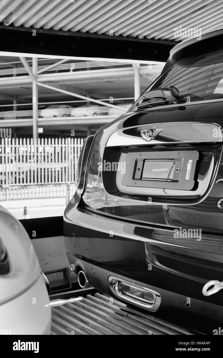 Elles sont déchargées de minis un train au Port de Southampton, Hampshire, Angleterre Banque D'Images