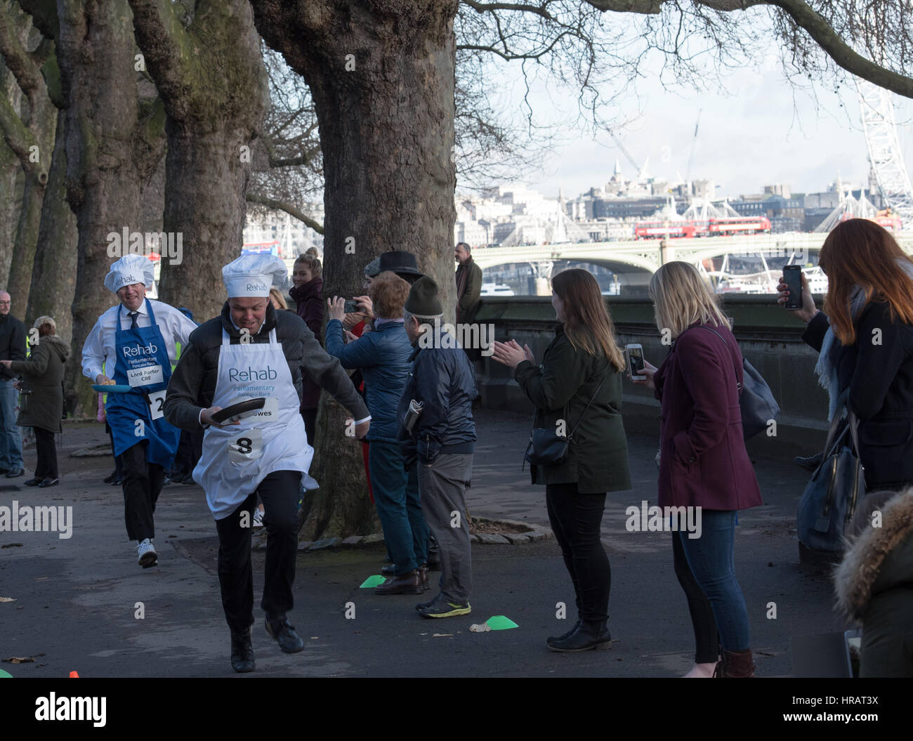 Londres, Royaume-Uni. 28 Février, 2017. David Burrows MP, à la course de crêpes parlementaire Rehab Crédit : Ian Davidson/Alamy Live News Banque D'Images