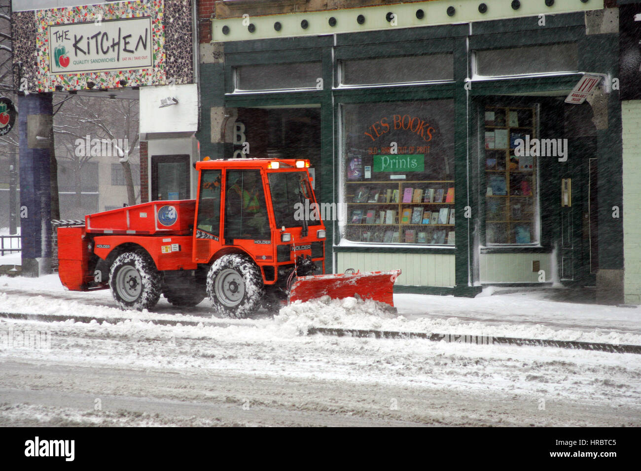 Tempete De Centre Ville De Portland Maine Deneigeuse De Trottoir Tempete De Neige New England Usa Froid Hiver Glace Meteo Photo Stock Alamy Tempete De Centre Ville De Portland Maine Deneigeuse De Trottoir Tempete De Neige New England Usa Froid Hiver Glace Meteo Photo Stock Alamy
