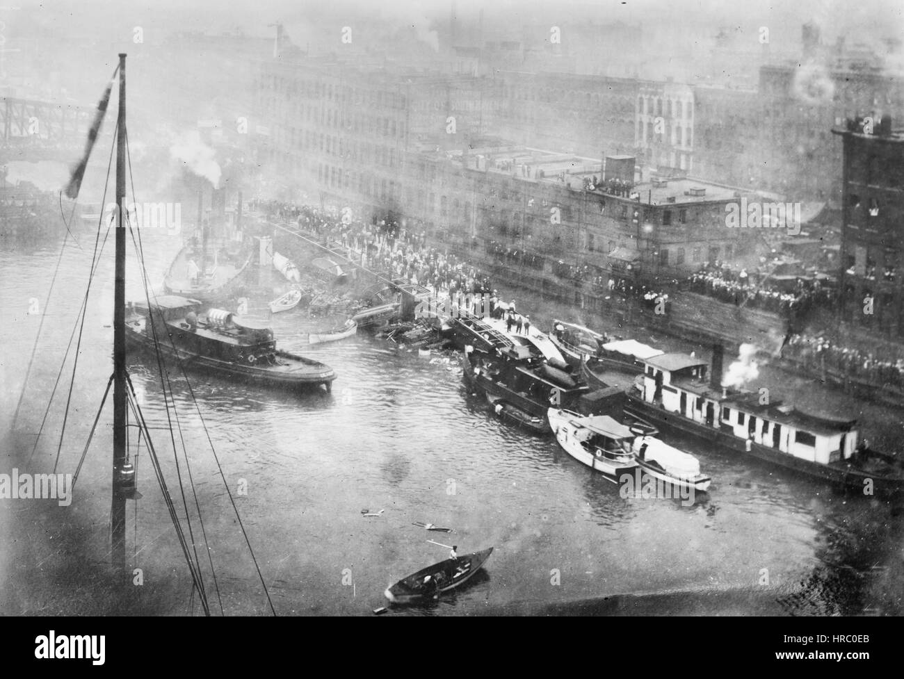 SS Eastland renversée en rivière de Chicago, le 24 juillet 1915 Banque D'Images