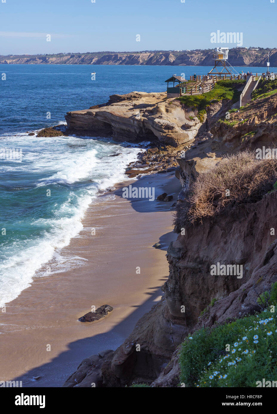 Regardant vers le bas sur la plage de Shell Beach. Le La Jolla, Californie. Banque D'Images