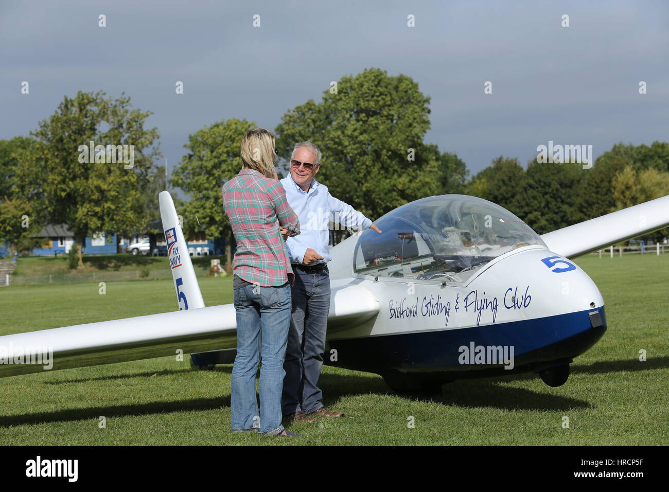 Leçon de vol avec un instructeur de vol à voile & Broadway Flying Club à l'aérodrome près de Bidford-on-Avon dans le Warwickshire Banque D'Images