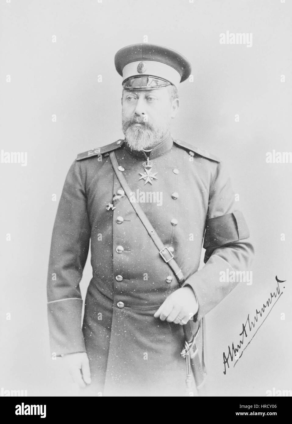 Cette photographie montre Albert Edward, prince de Galles, lors de sa visite à Pétersbourg. Il capture un moment de son voyage en Russie en 1874, où il a été impliqué dans des engagements diplomatiques et royaux. Banque D'Images Cette photographie montre Albert Edward, prince de Galles, lors de sa visite à Pétersbourg. Il capture un moment de son voyage en Russie en 1874, où il a été impliqué dans des engagements diplomatiques et royaux. Banque D'Images