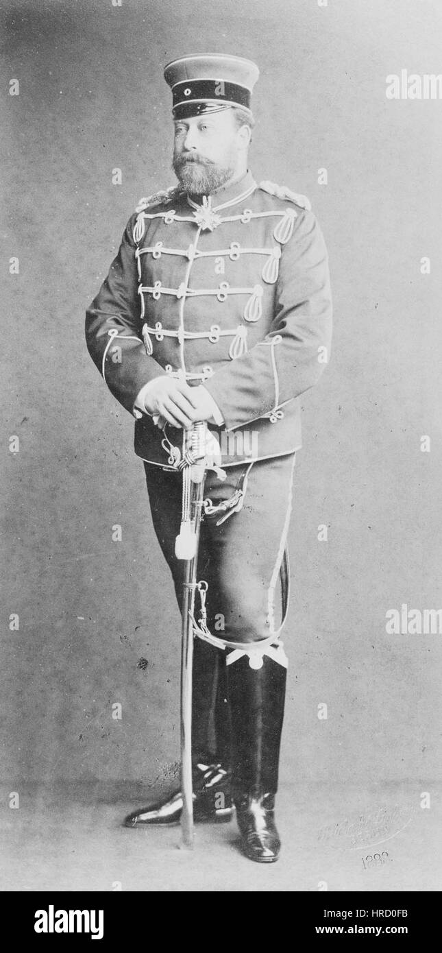 Cette photographie montre Albert Edward, le prince de Galles, portant un uniforme militaire allemand. Pris lors d'une visite ou d'un événement, il met en évidence la tenue formelle et le lien royal avec la tradition militaire. Banque D'Images Cette photographie montre Albert Edward, le prince de Galles, portant un uniforme militaire allemand. Pris lors d'une visite ou d'un événement, il met en évidence la tenue formelle et le lien royal avec la tradition militaire. Banque D'Images