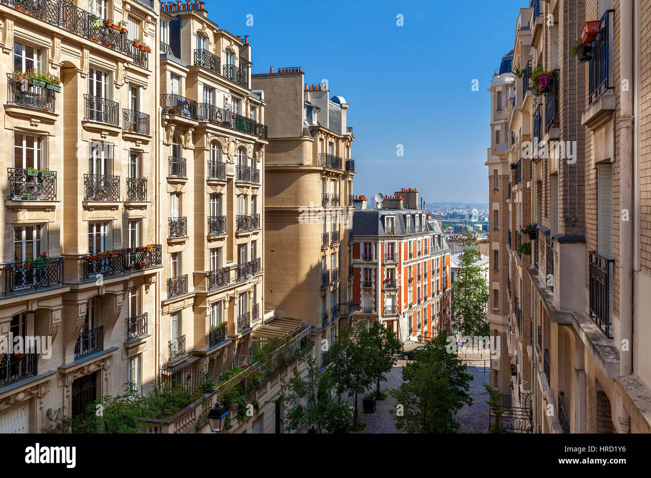 Vue de bâtiments résidentiels sur Montmartre à Paris, France. Banque D'Images